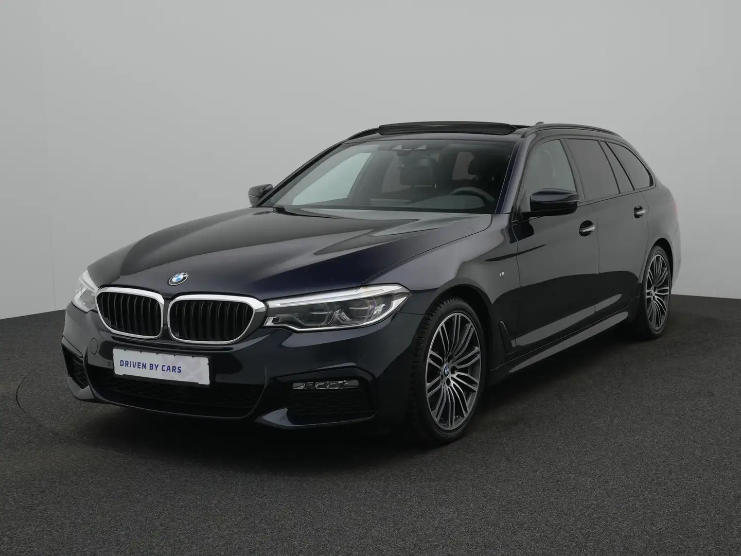 BMW 520 d M Sport,LED,PANO,TOTW,MEMORY,SHZ,NAVI Schwarz - 2