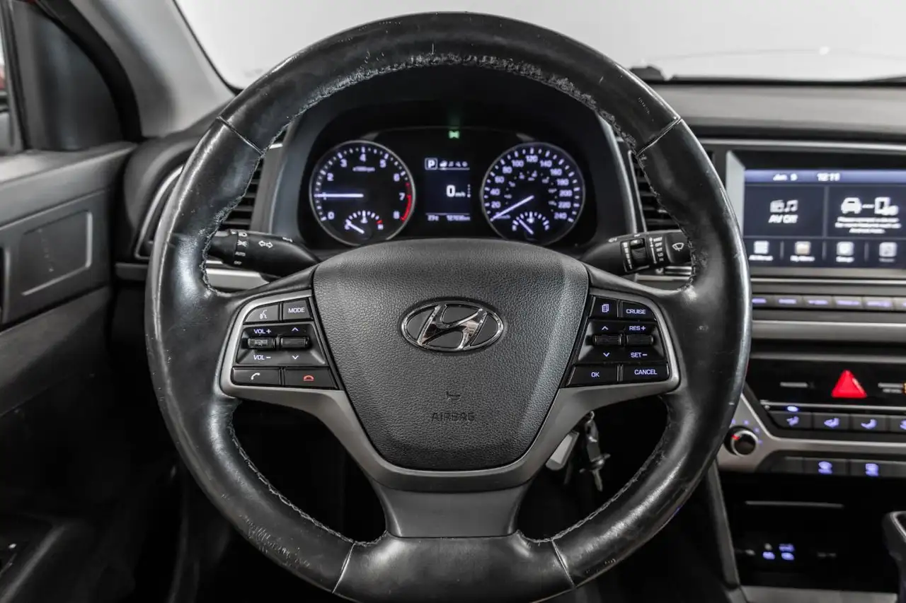 Hyundai ELANTRA снимка Hyundai ELANTRA