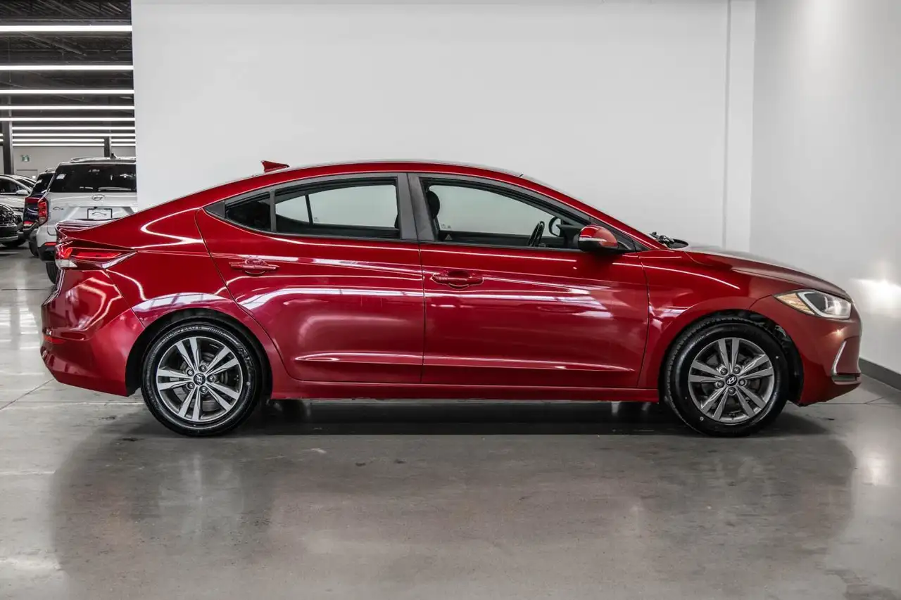 Hyundai ELANTRA снимка Hyundai ELANTRA