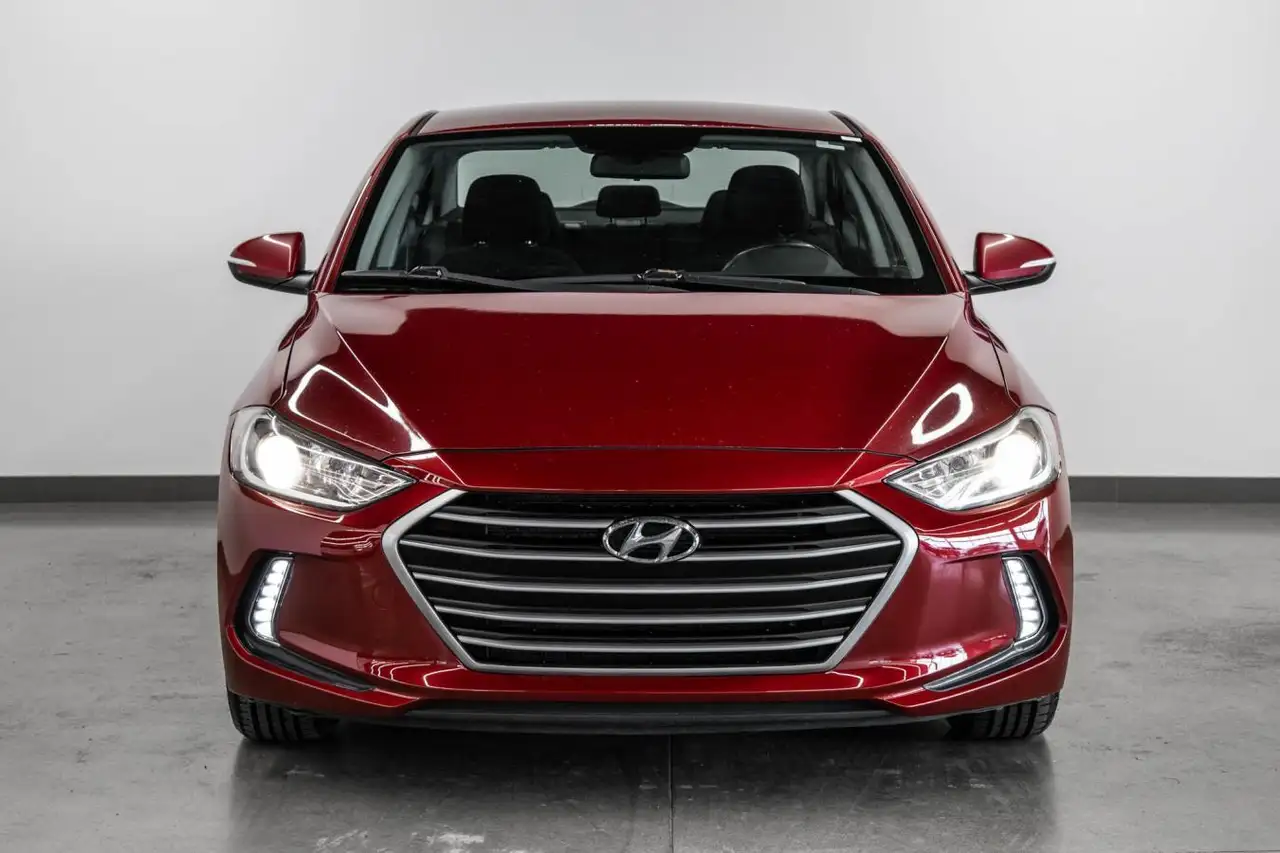 Hyundai ELANTRA снимка Hyundai ELANTRA