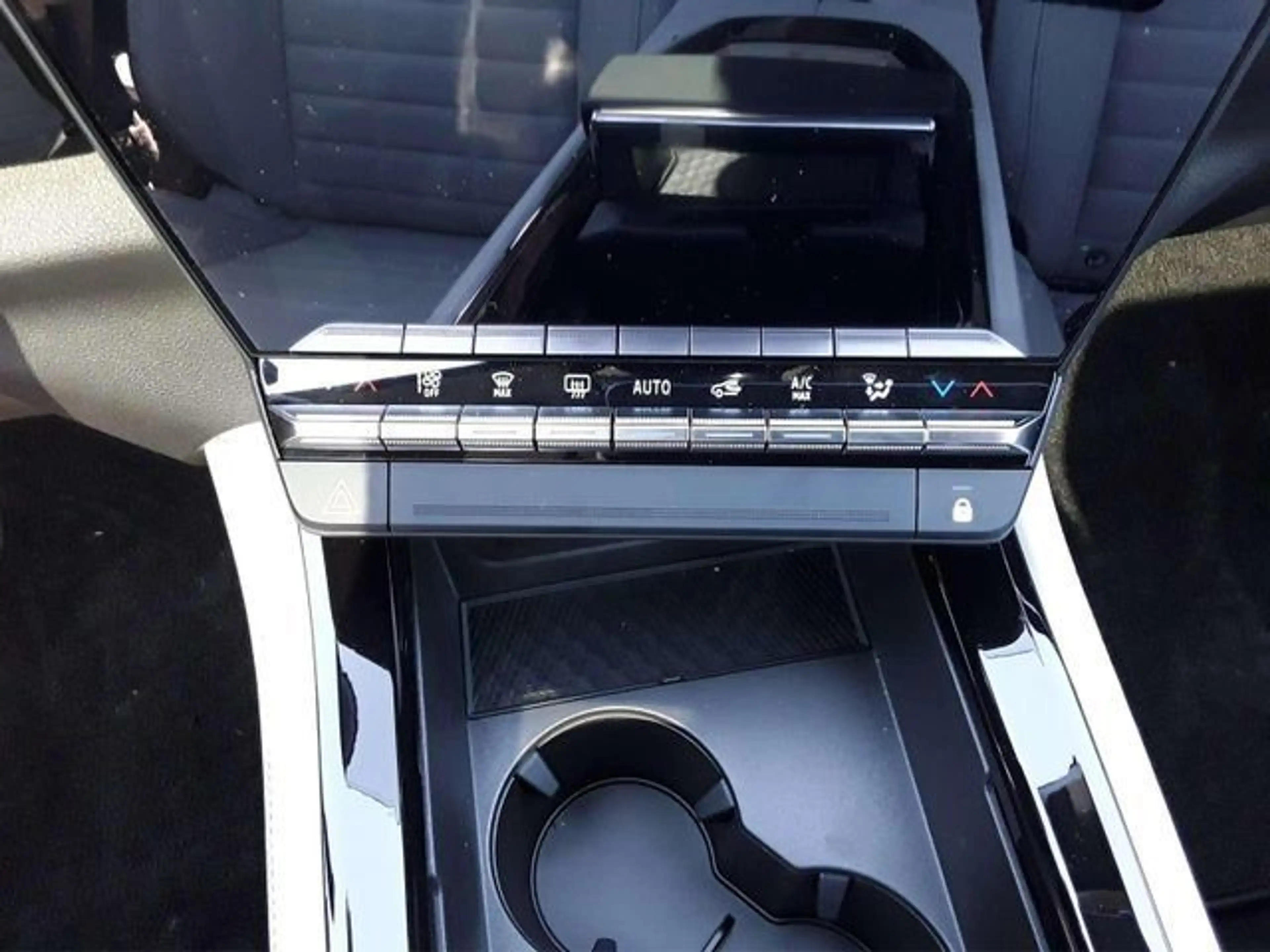 Renault Espace FH 200 ICONIC  TECH Hybrid 200 Iconic 7S — photo 11