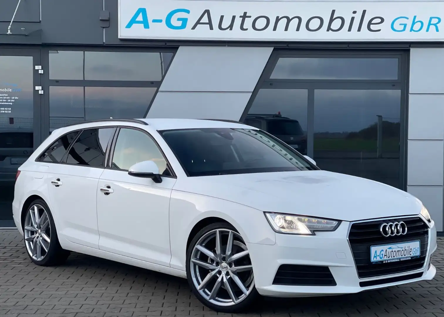 Audi A4 Avant 2.0 TDI ultra Automatik 20"LM-Felgen Weiß - 1