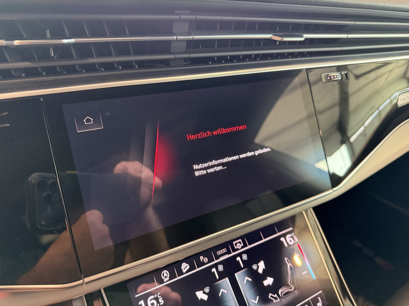 Audi SQ8 +PANORAMA+SITZKLIMA+MATRIX LED+BLACK PAKET — photo 12
