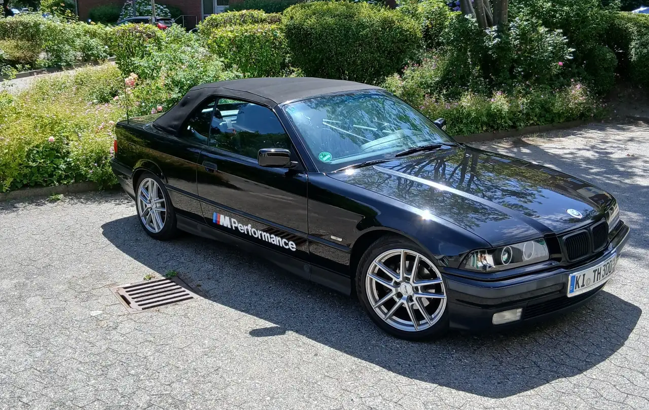 BMW 320i, foto 2