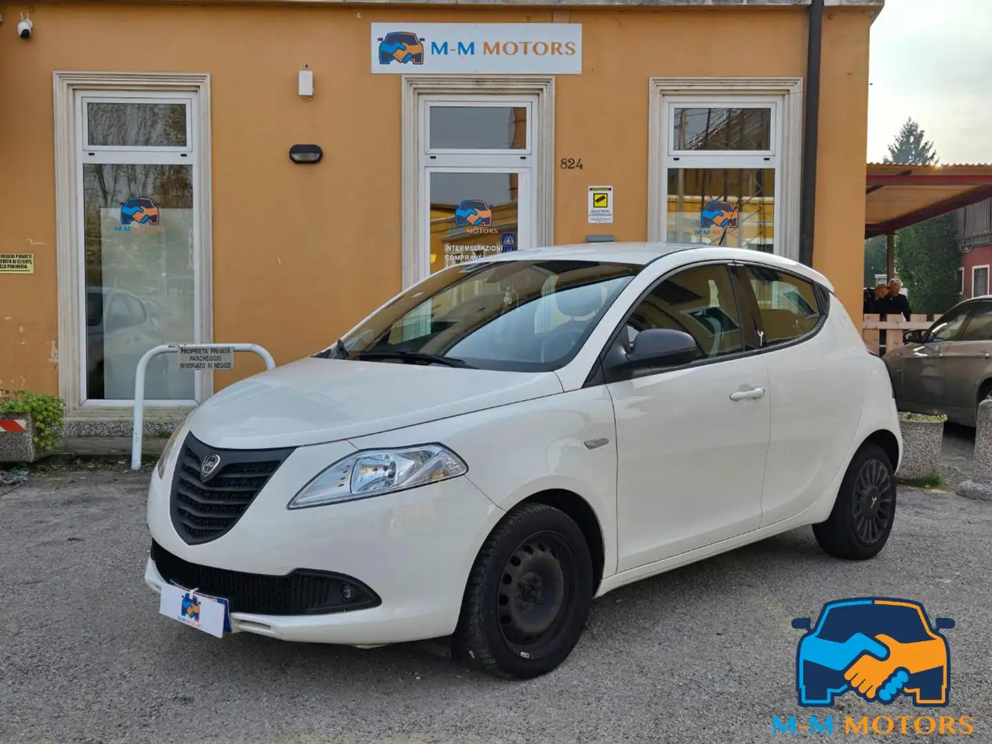 Lancia Ypsilon 1.2 69 CV 5 porte GPL Ecochic Elefantino Wit - 1