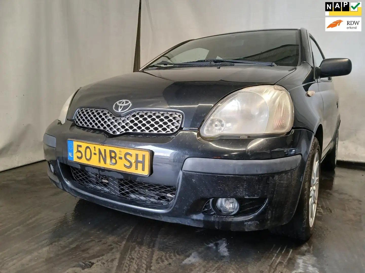 Toyota Yaris 1.3 VVT-i Luna SCHADEAUTO!! Zwart - 1