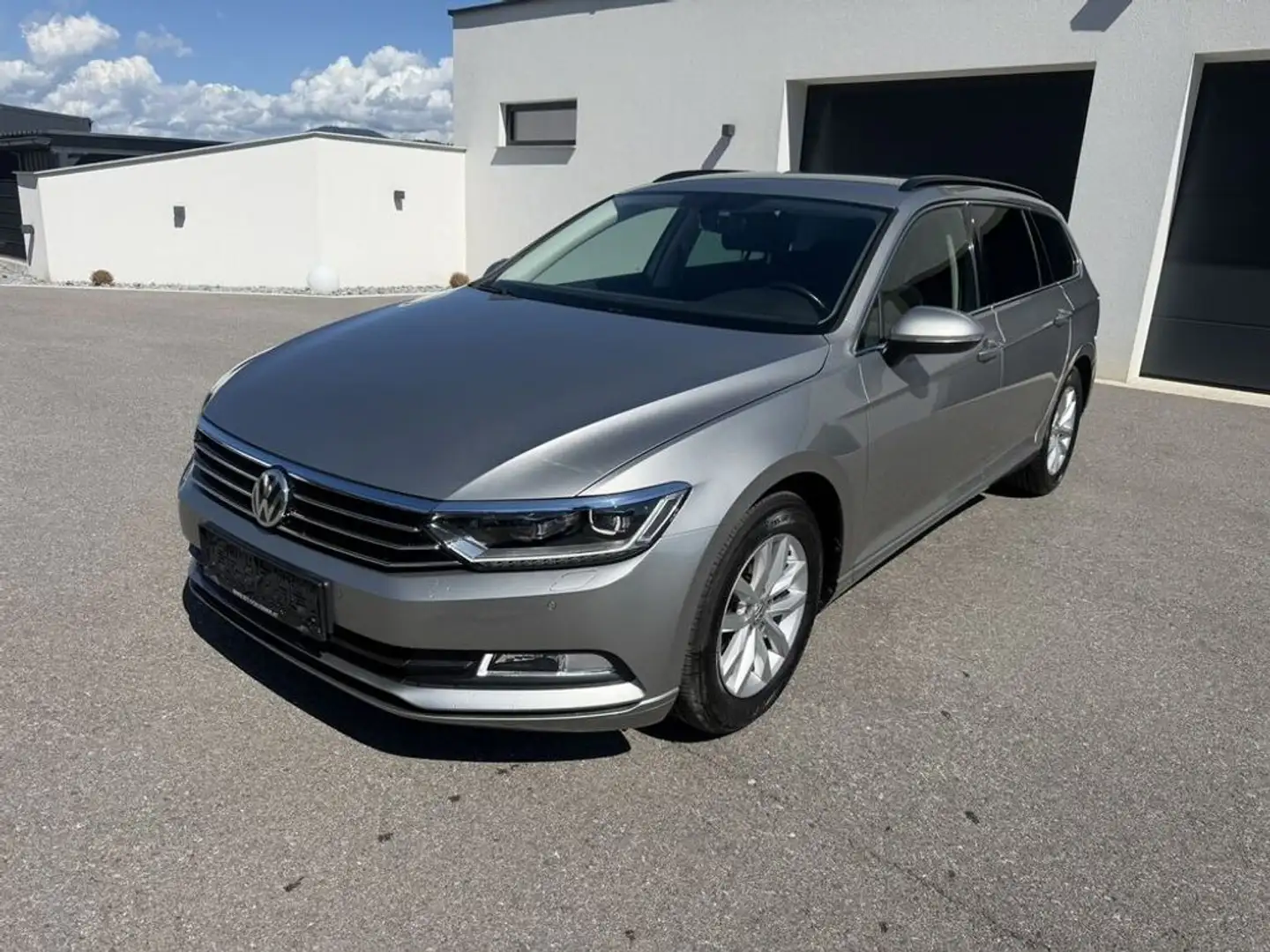 Volkswagen Passat Variant Comfortline/LED/Navi/ACC Silber - 1