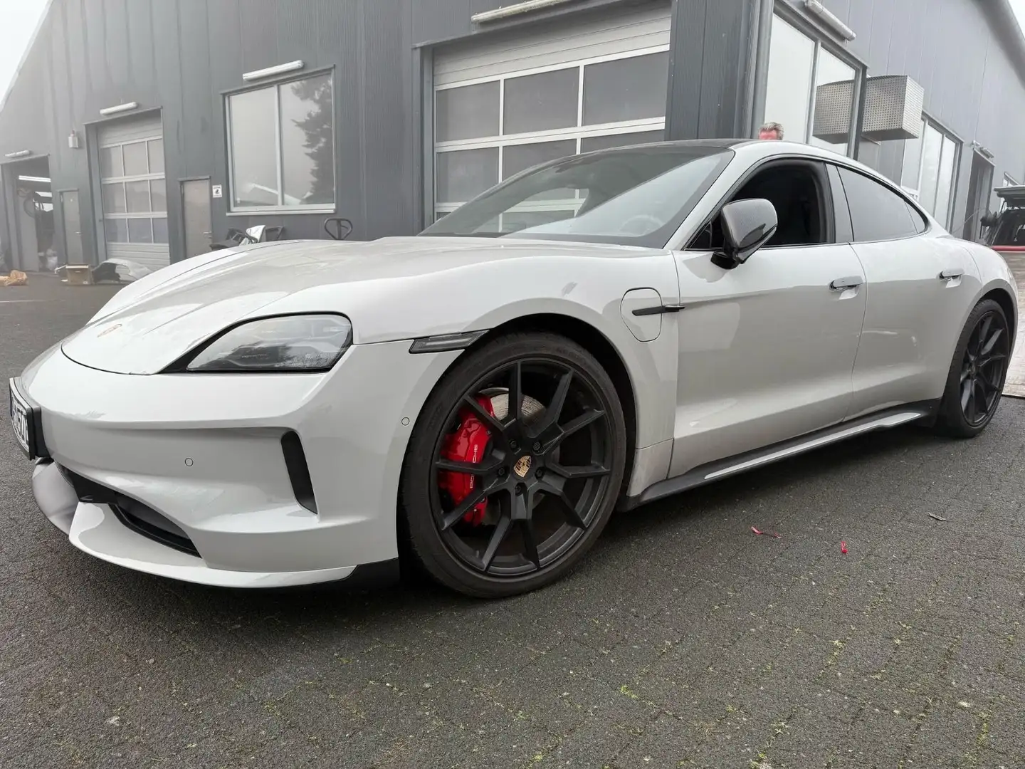 Porsche Taycan 4S Pano Facelift SportDesign RearTV BOSE Grau - 1