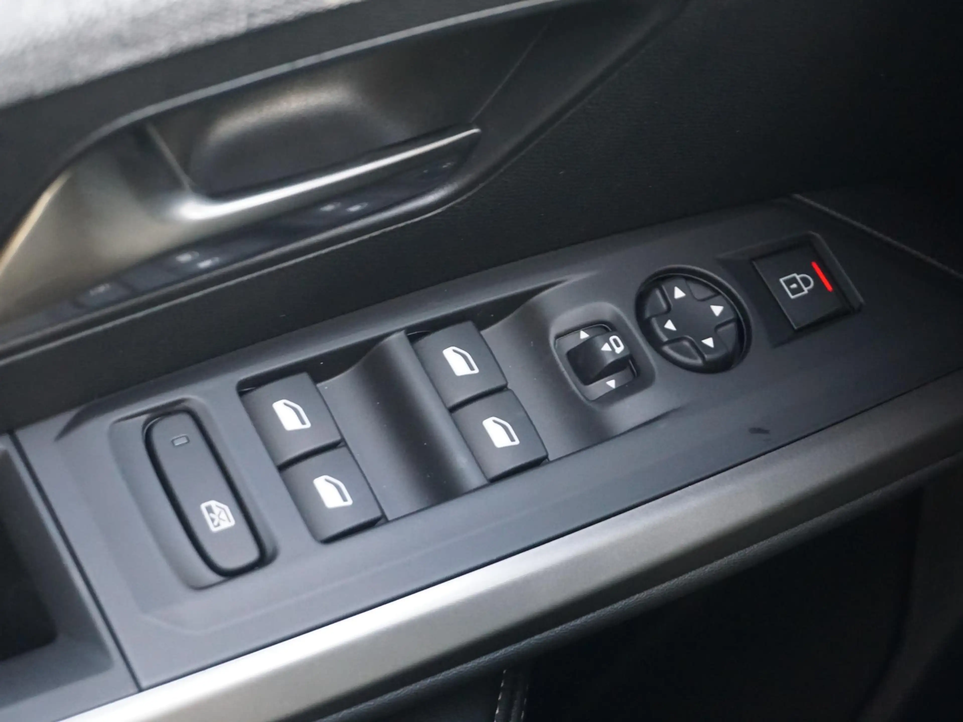 Peugeot 5008 1.6 Plug-in Hybrid 195 Allure 7p Winterpakket — photo 13