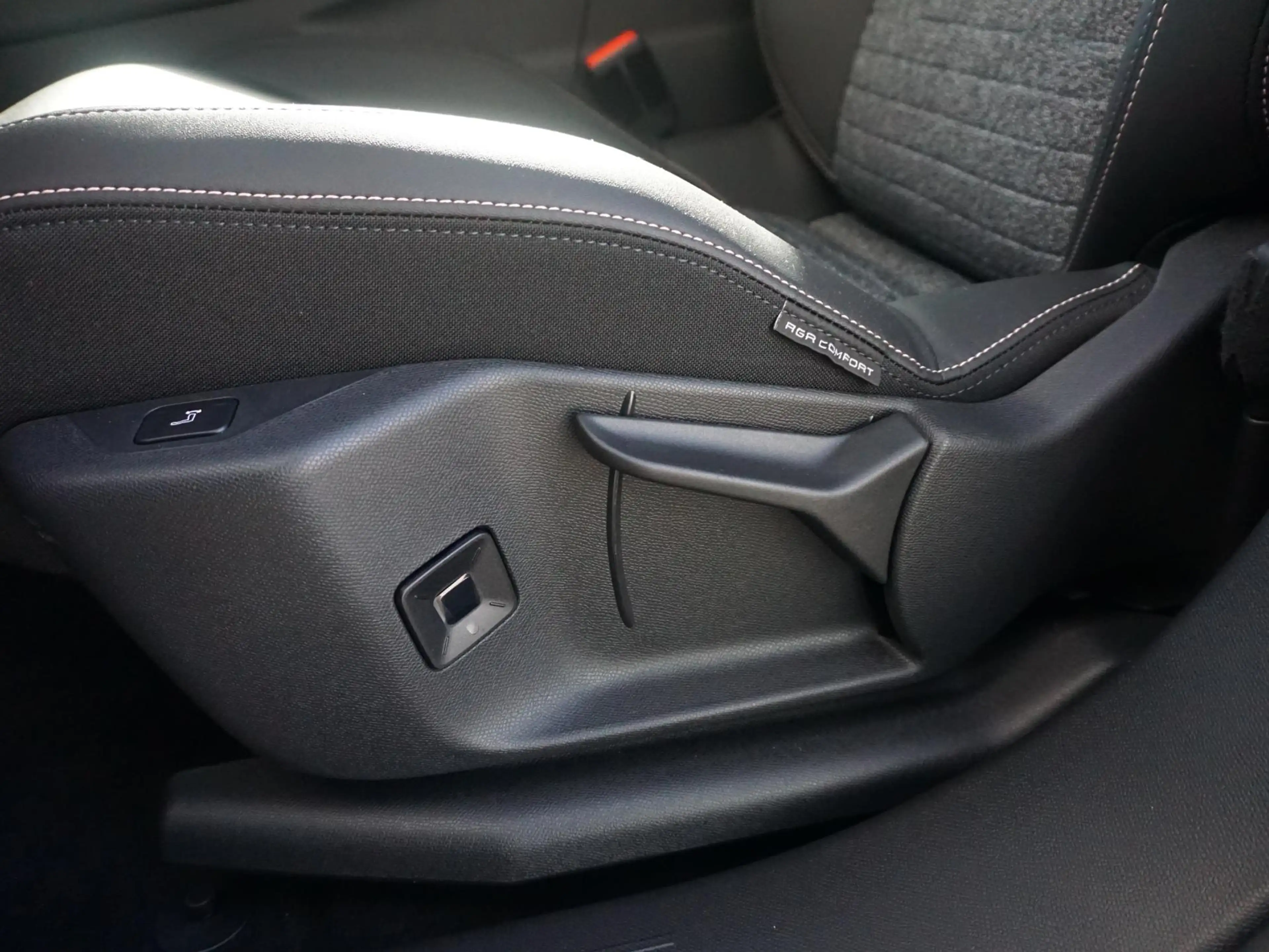 Peugeot 5008 1.6 Plug-in Hybrid 195 Allure 7p Winterpakket — photo 10