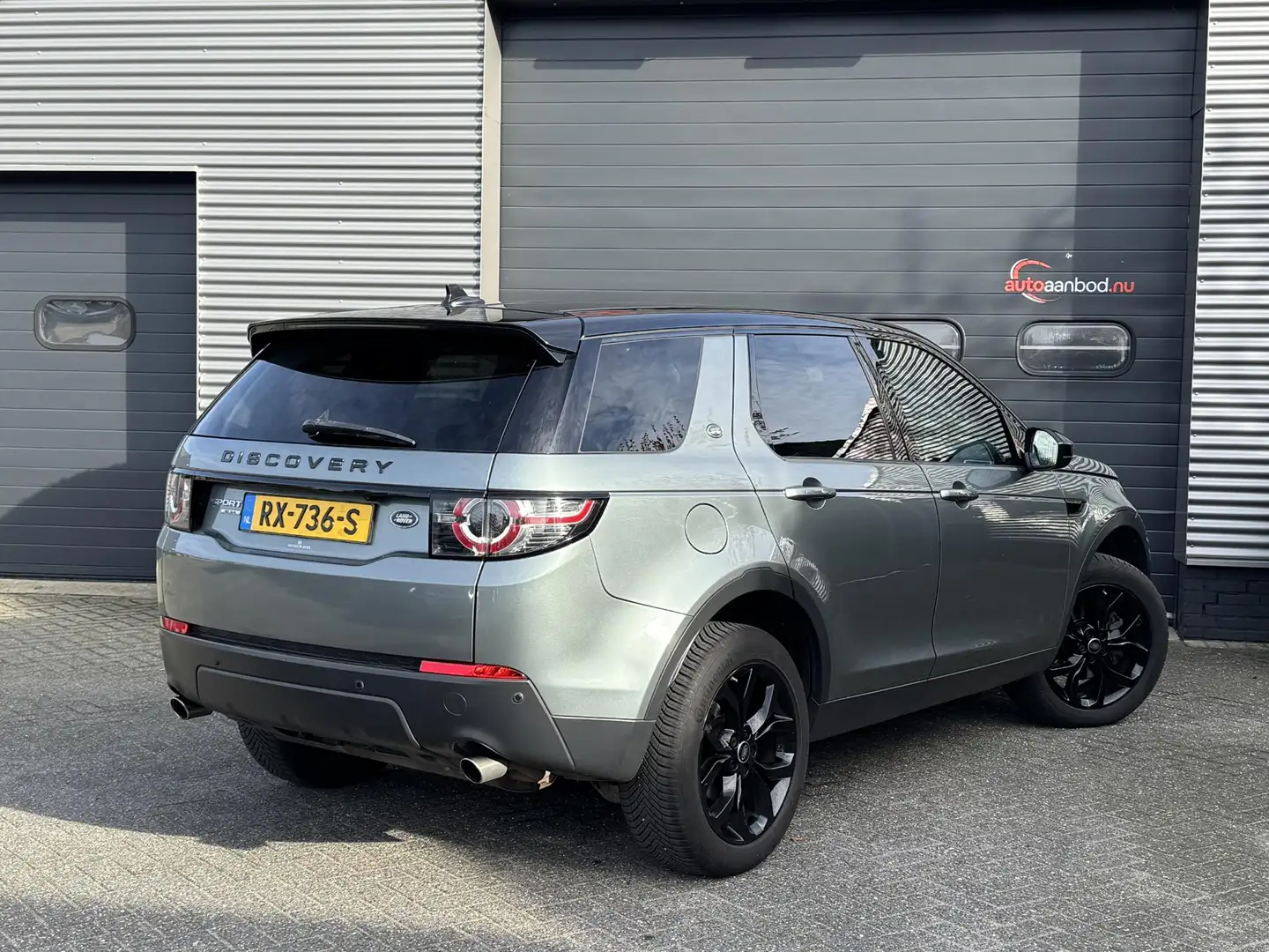 Land Rover Discovery Sport 2.0 Si4 4WD SE | Navigatie | Camera | Elektrische Grijs - 2