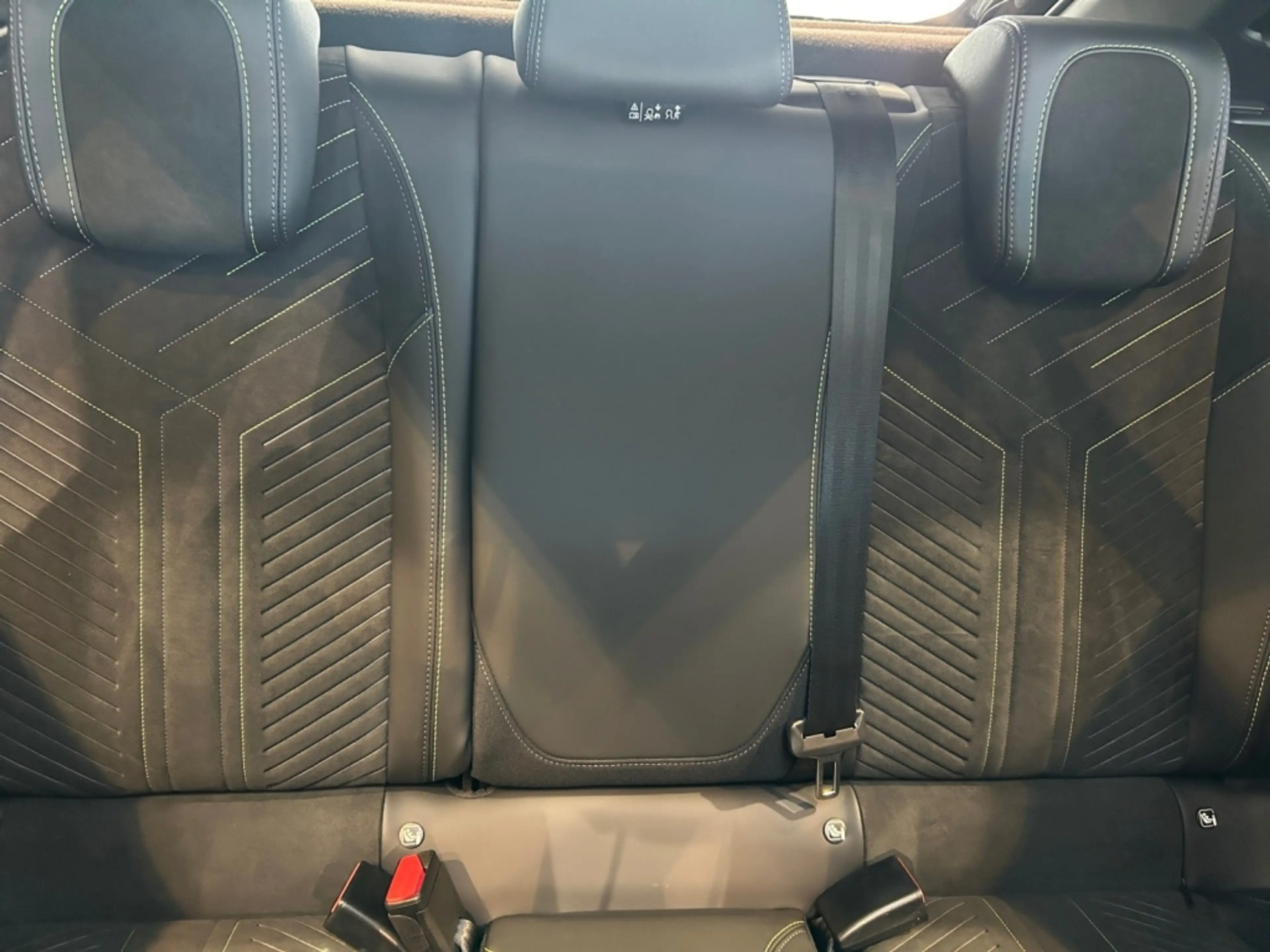 Peugeot 208 1.2 Hybrid 110 GT  Fahrassist+Pano+Cam+LED — photo 10