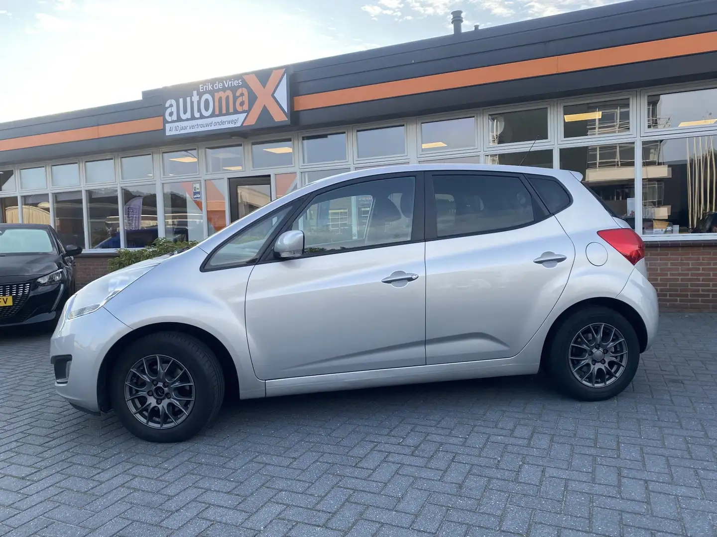 Kia Venga 1.6 CVVT ExecutiveLine |Dealer onderhouden!| Grijs - 2