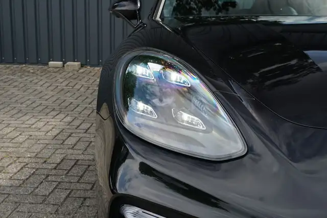 Porsche Panamera view 10