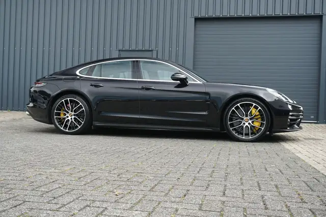 Porsche Panamera view 8