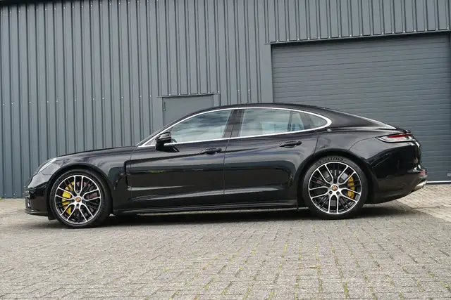 Porsche Panamera view 4