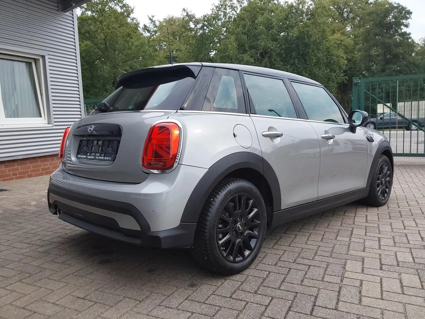 MINI Cooper 1.5 Classic Trim APP/SHZ/LED/PDC/KAM/NAV 100 kW... Silber - 2