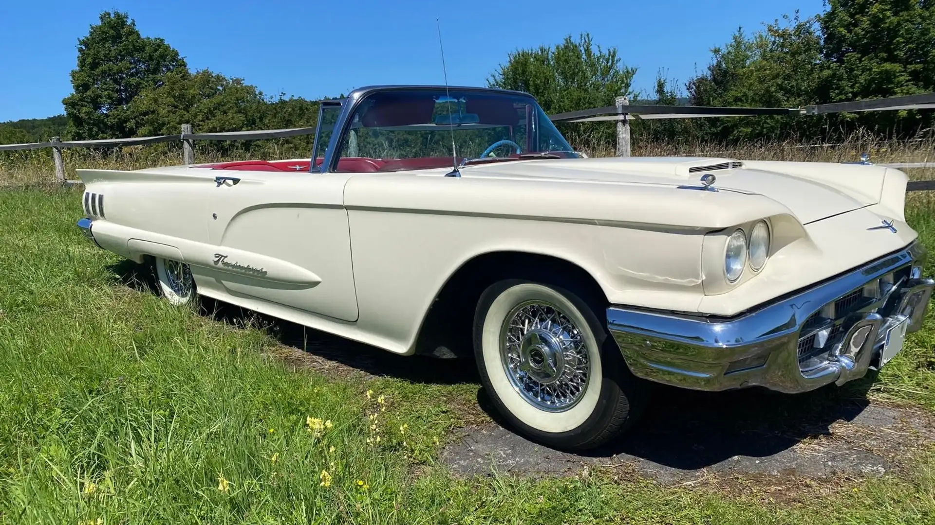 Ford Thunderbird Convertible, in Corinthian White, rote Ledersitze Weiß - 2