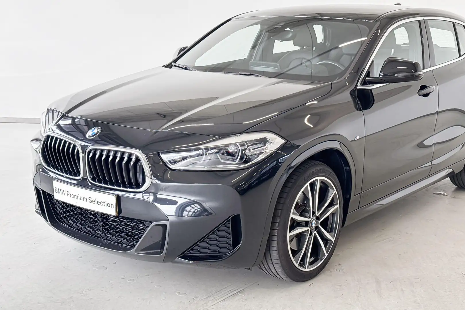 BMW X2 sDrive20i Business Edition Executive Model M Sport Zwart - 2