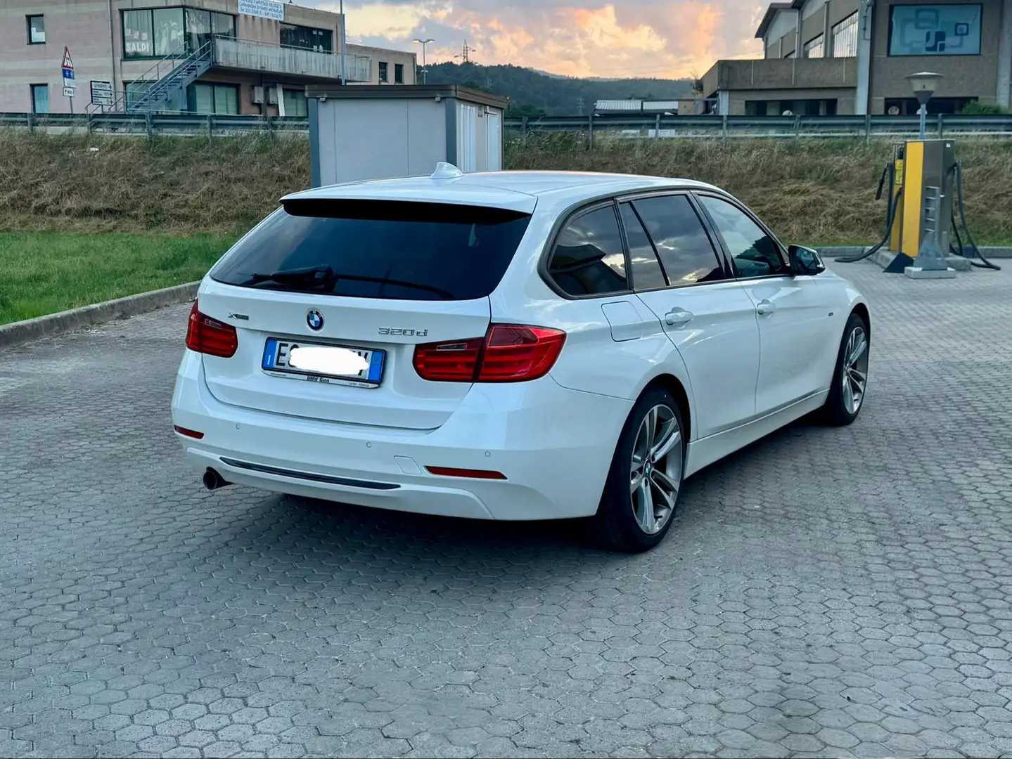 BMW 320 320d Touring xdrive Sport auto - 2