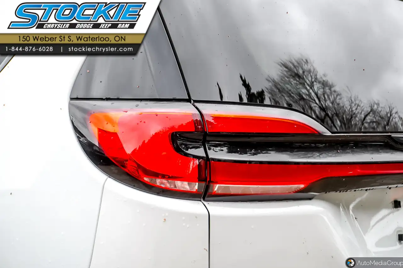 Chrysler Pacifica снимка Chrysler Pacifica