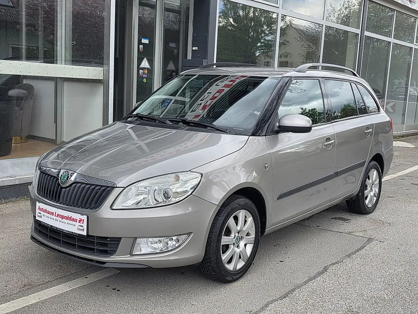 Skoda Fabia Combi Ambition Elegance 1,6 TDI DPF Braun - 1