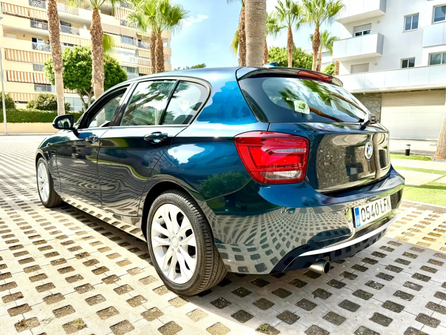 BMW 118 118i Urban Zwart - 2