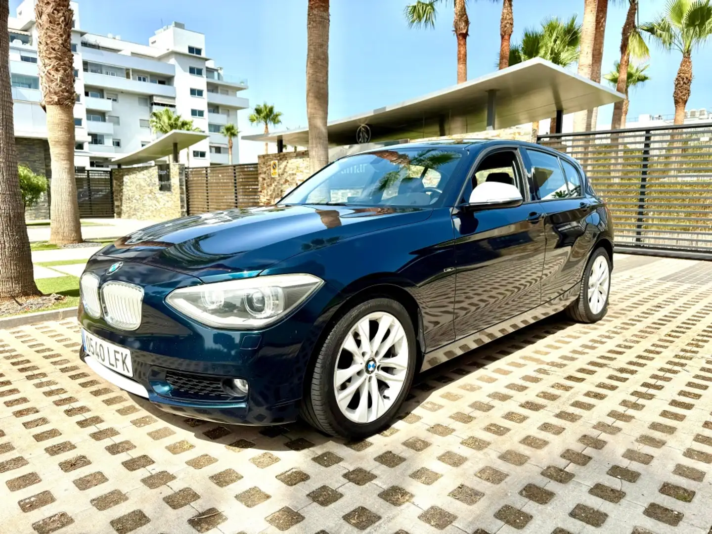 BMW 118 118i Urban Zwart - 1