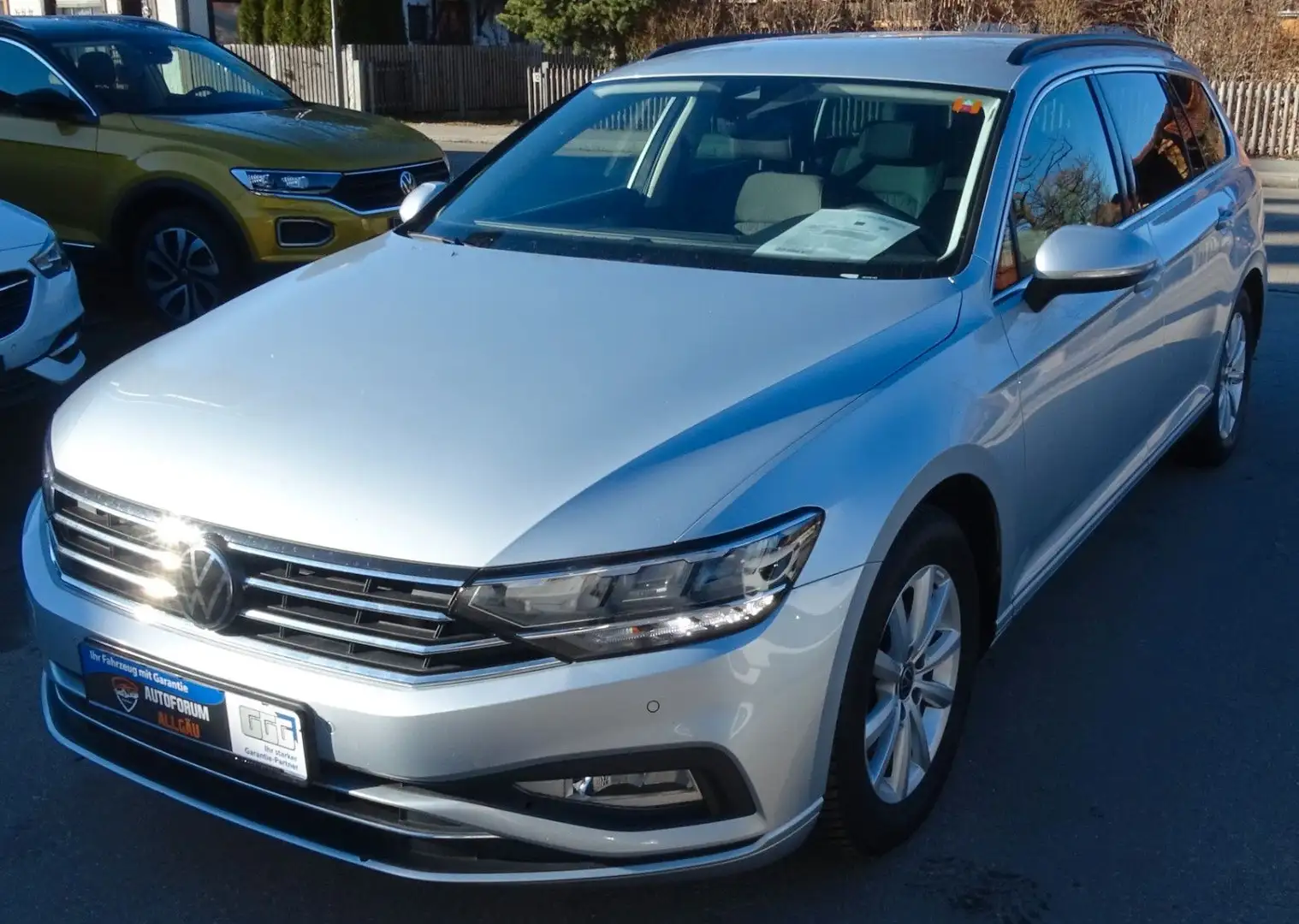 Volkswagen Passat Variant Business 4Motion Gelb - 1