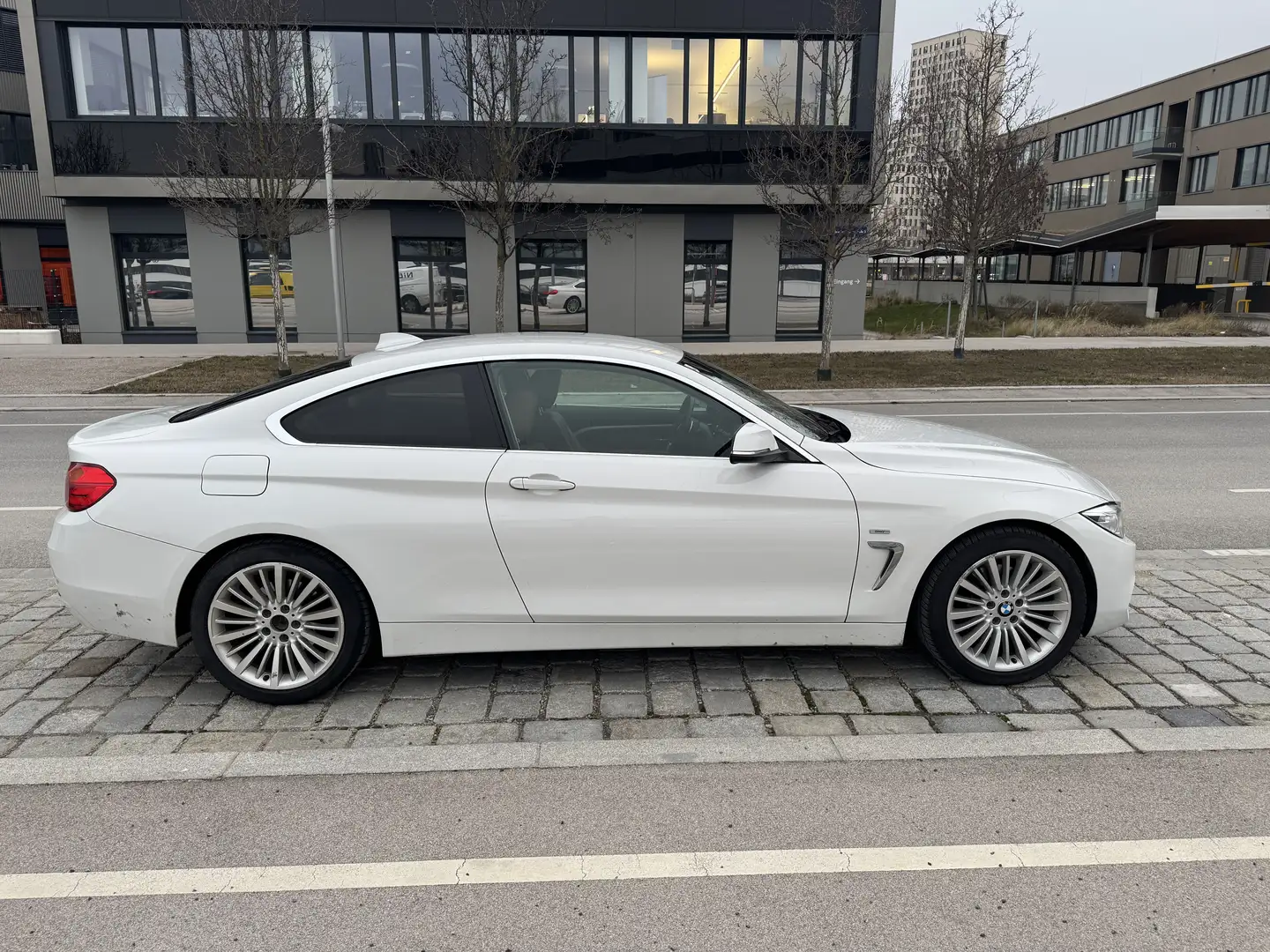 BMW 420 420d xDrive Coupe Aut. Weiß - 2