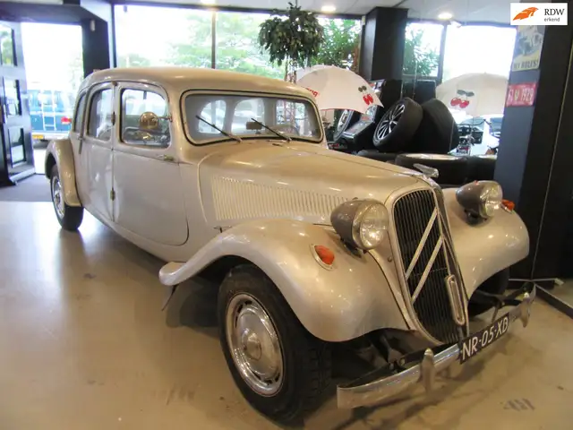 Citroen Traction CV11C AVANT 1957 UNIEKE 5 DEURS LIMO
