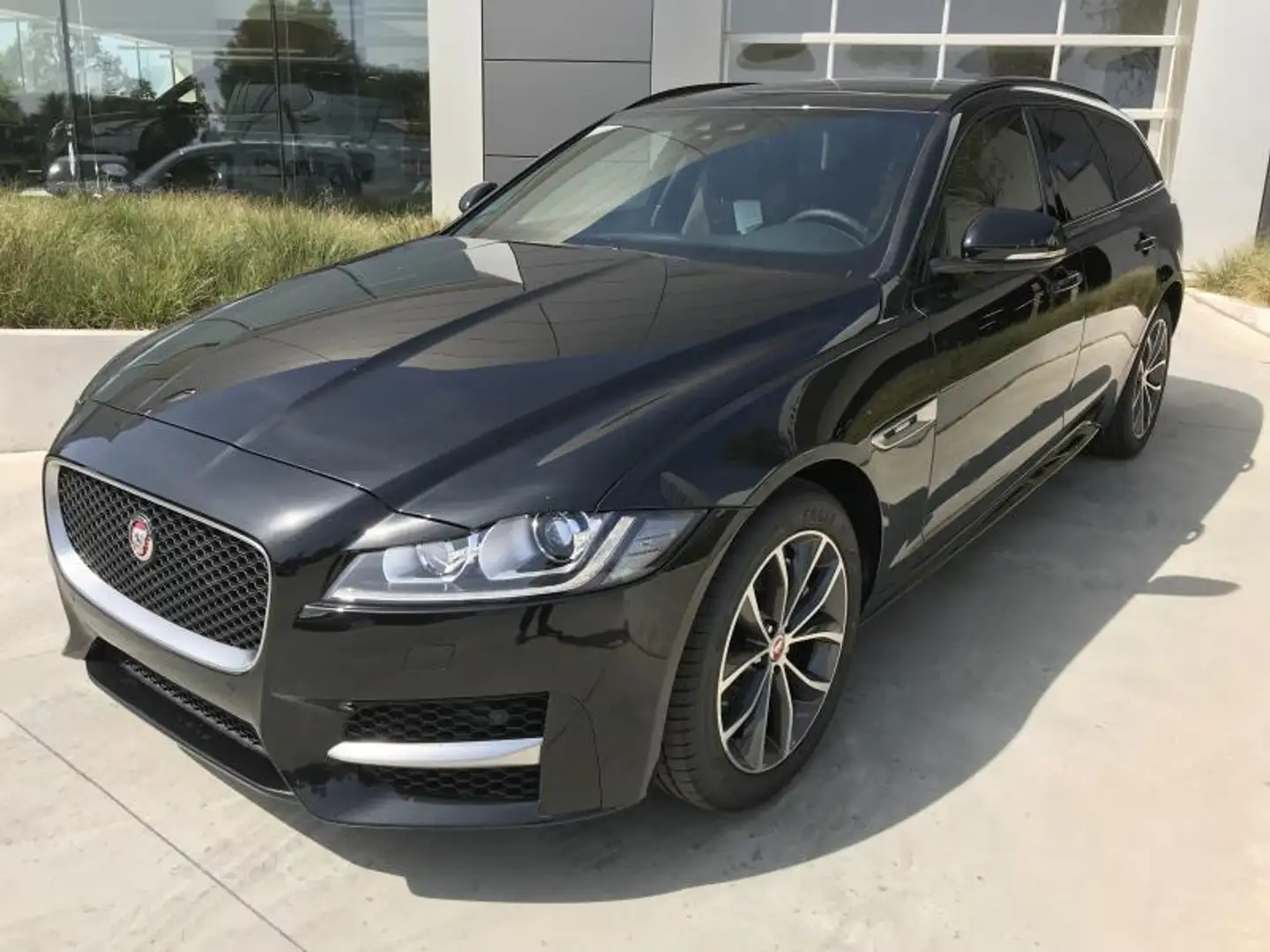 Jaguar XF Sportbrake R-Sport D180 Noir - 1