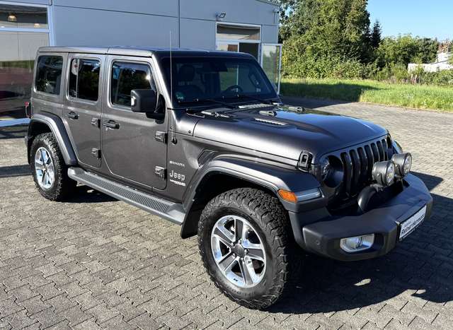 Jeep Wrangler Unlimited 2.0 T-GDI SAHARA AWD AT8 viel Zubehör