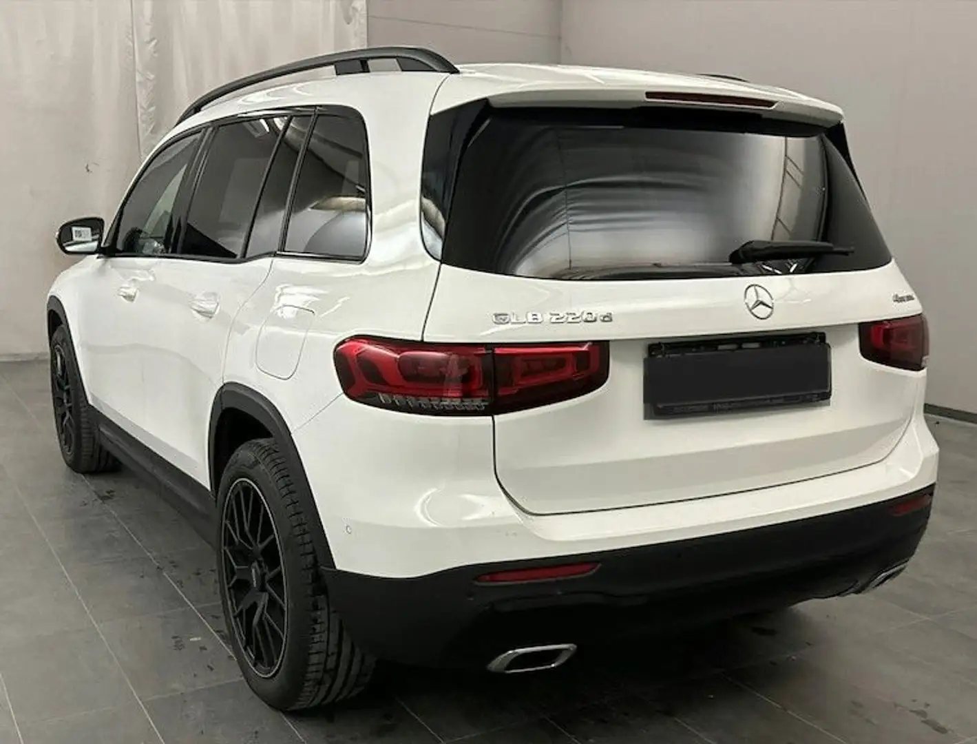 Mercedes-Benz GLB 220 d 4Matic#Ambiente# NightPaket# Panorama Wit - 2