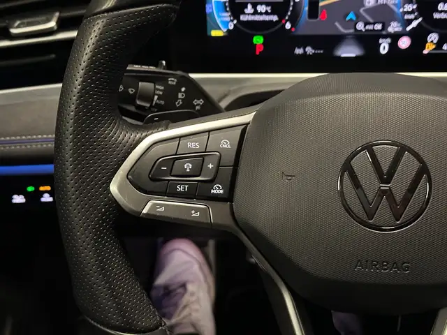 Volkswagen Passat view 18