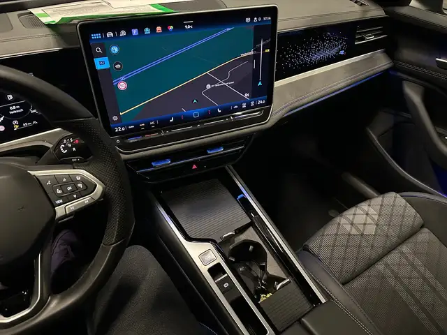 Volkswagen Passat view 21