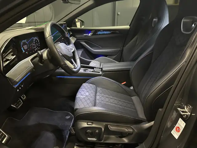 Volkswagen Passat view 14