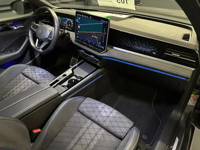 Volkswagen Passat view 11