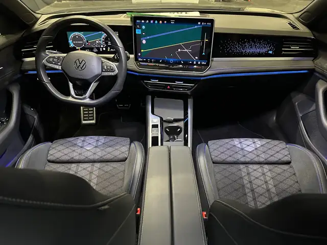Volkswagen Passat view 12