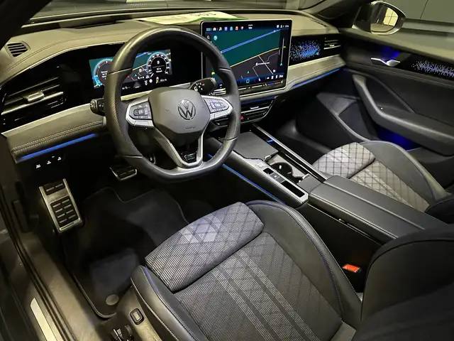 Volkswagen Passat view 16