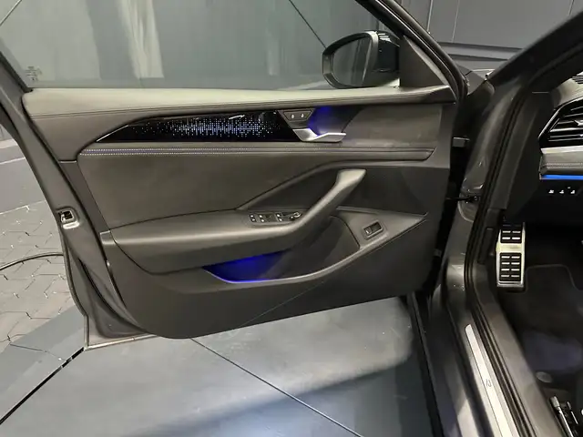 Volkswagen Passat view 13