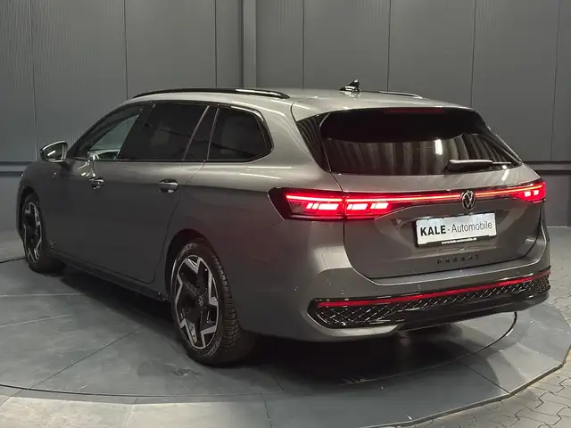 Volkswagen Passat view 3