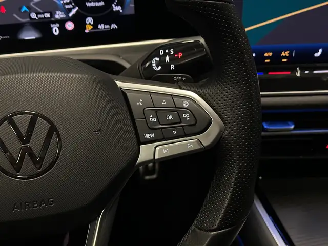 Volkswagen Passat view 19