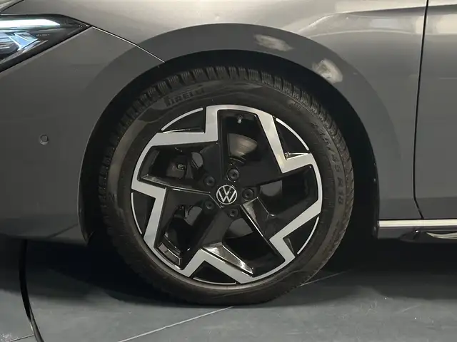 Volkswagen Passat view 9