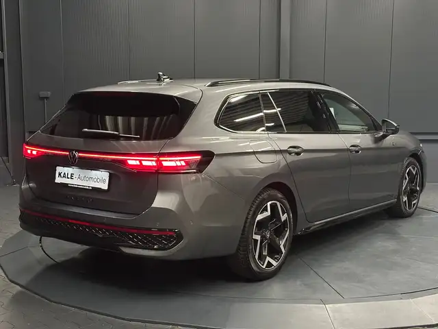 Volkswagen Passat view 5