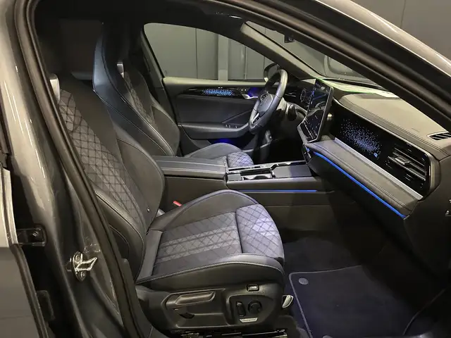 Volkswagen Passat view 10