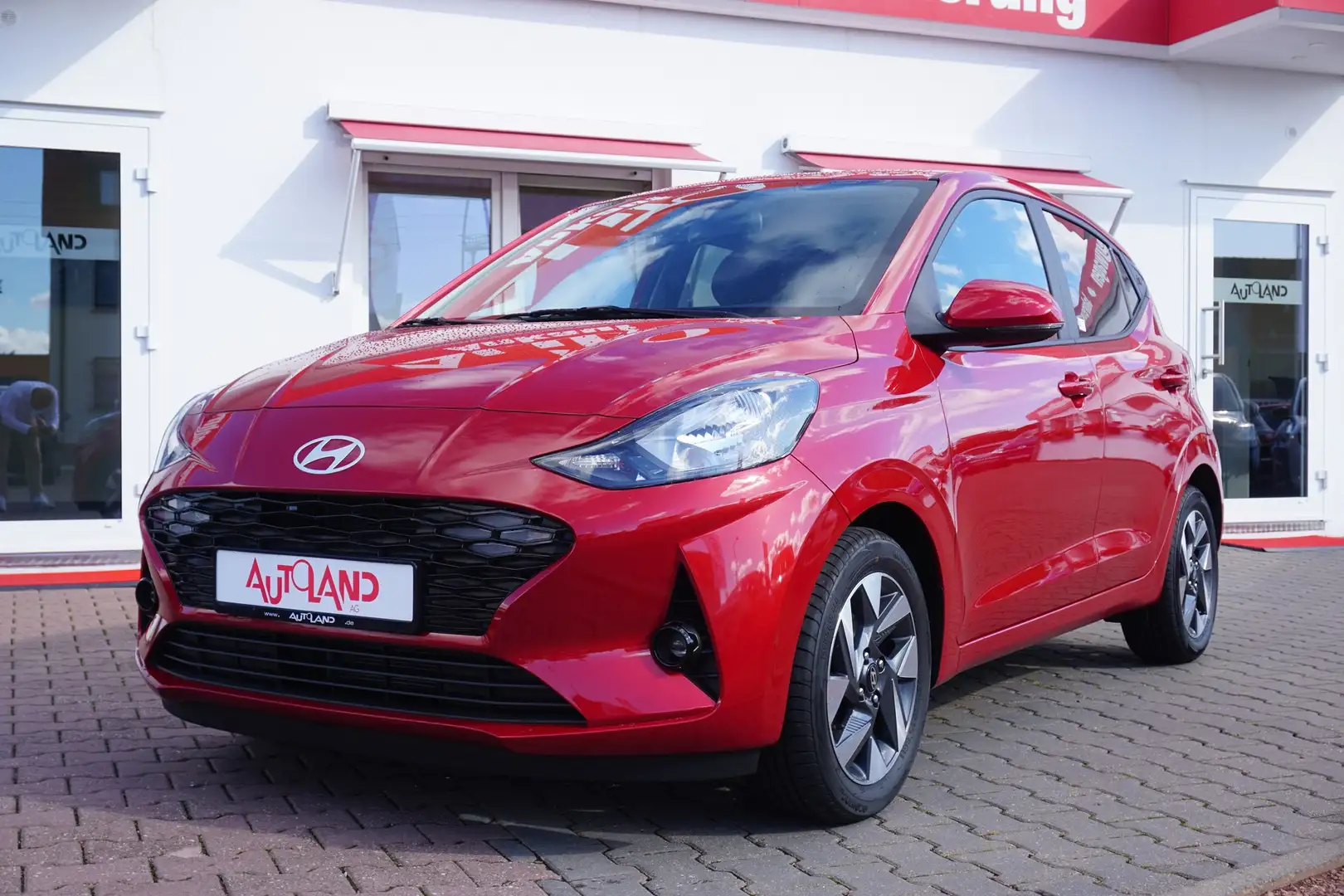Hyundai i10 1.2 Aut. Navi Kamera Spurhalte Sitzheizung Rot - 2