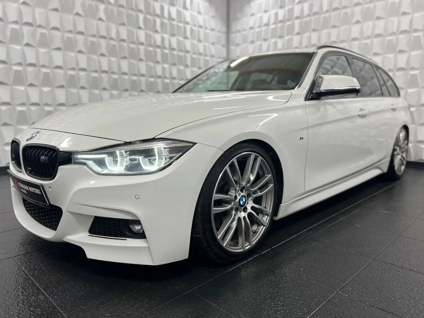 BMW 335 3 Touring 335d xDrive M Sport/LED/AHK/Tempo/SHZ Weiß - 1