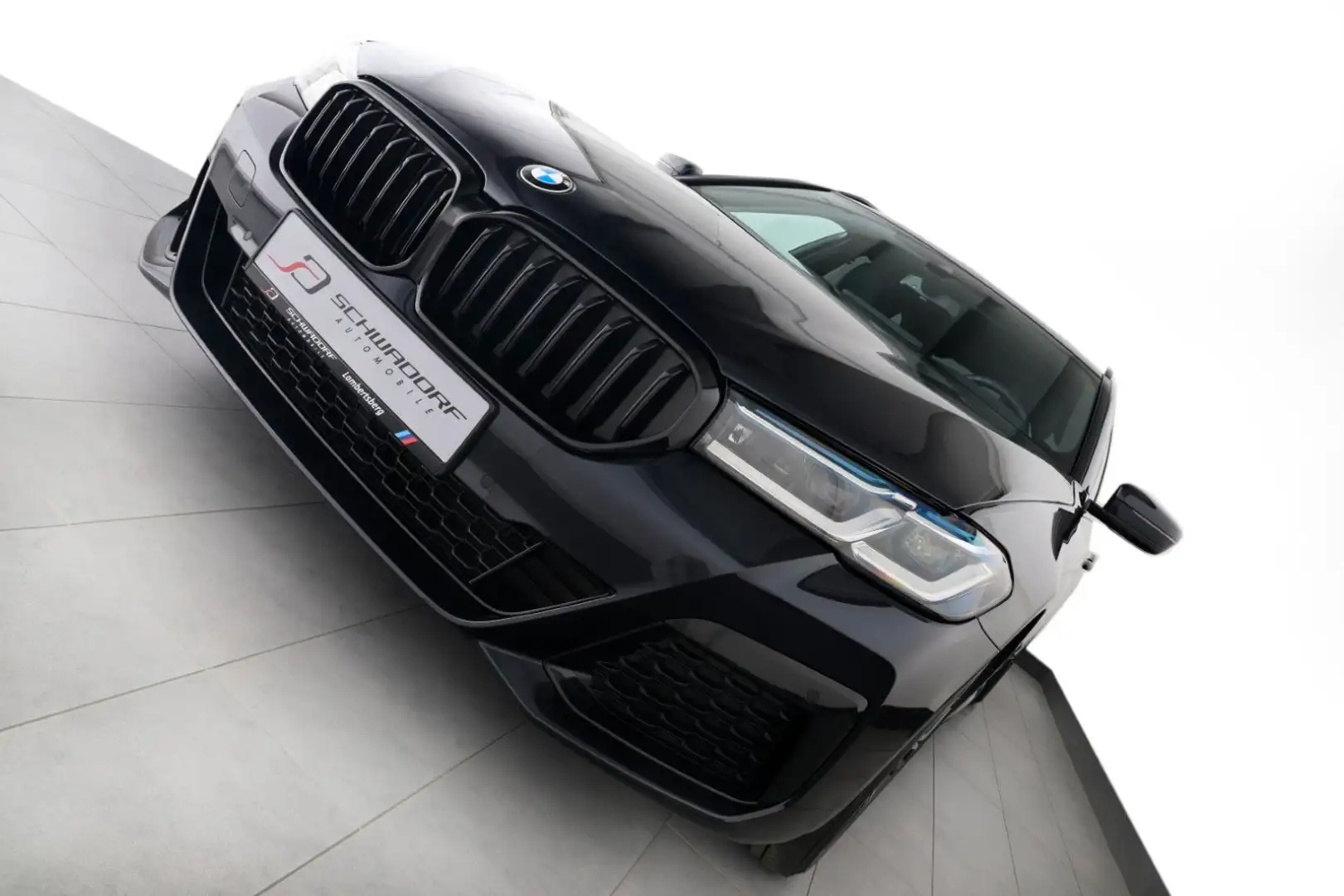 BMW 520 d Touring M Sport PANO HUD LASER RFK 20" Schwarz - 2