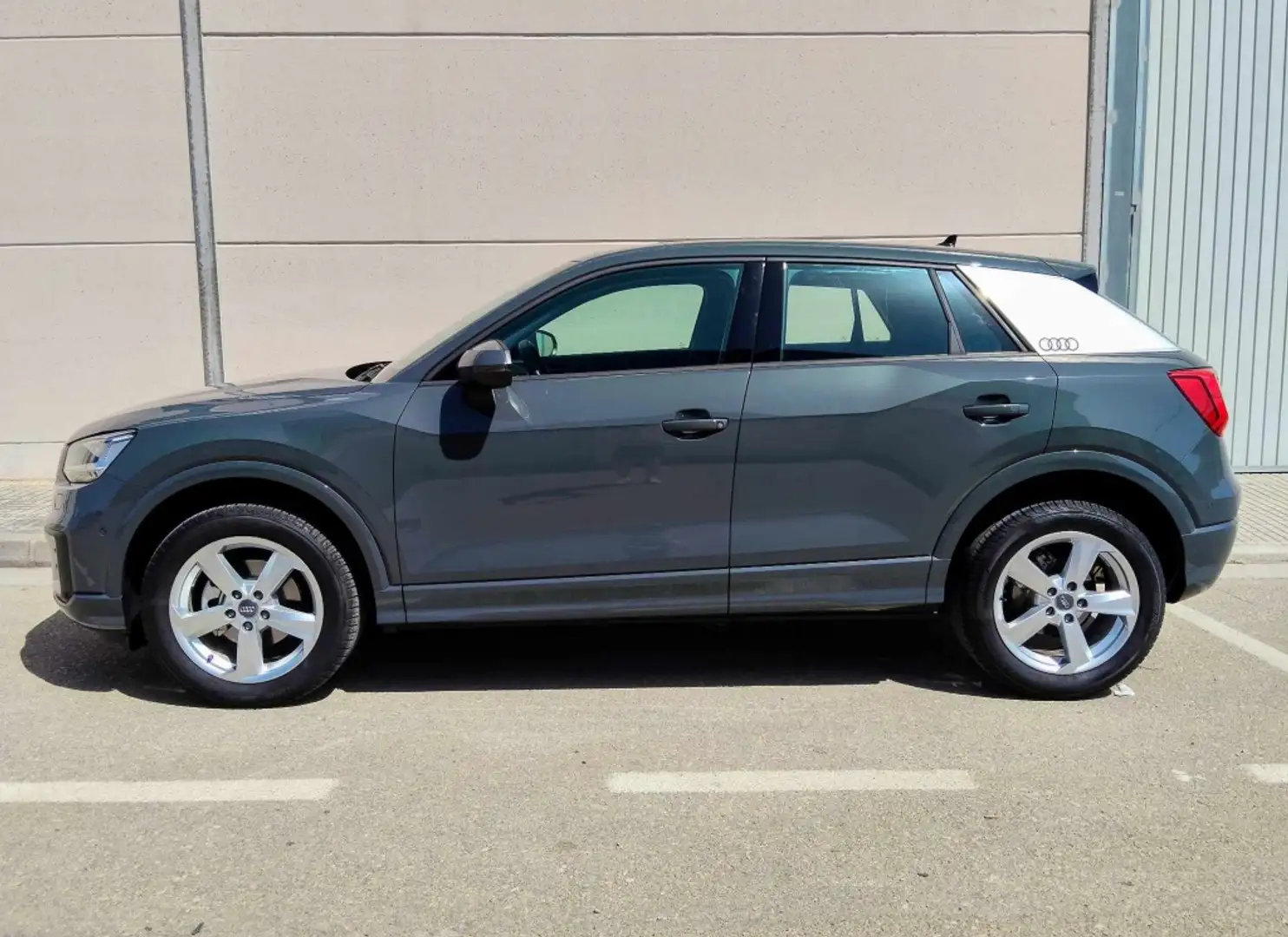 Audi Q2 30 TFSI Design 85kW Gris - 2